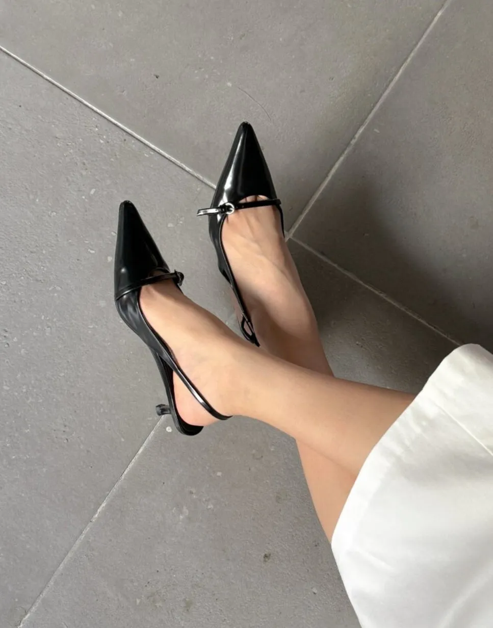 𝘀𝗮𝗯𝗹𝗲 𝘀𝗶𝗲𝗻𝗻𝗮 - 𝘀𝗹𝗶𝗻𝗴𝗯𝗮𝗰𝗸 𝗸𝗶𝘁𝘁𝗲𝗻 𝗵𝗲𝗲𝗹𝘀