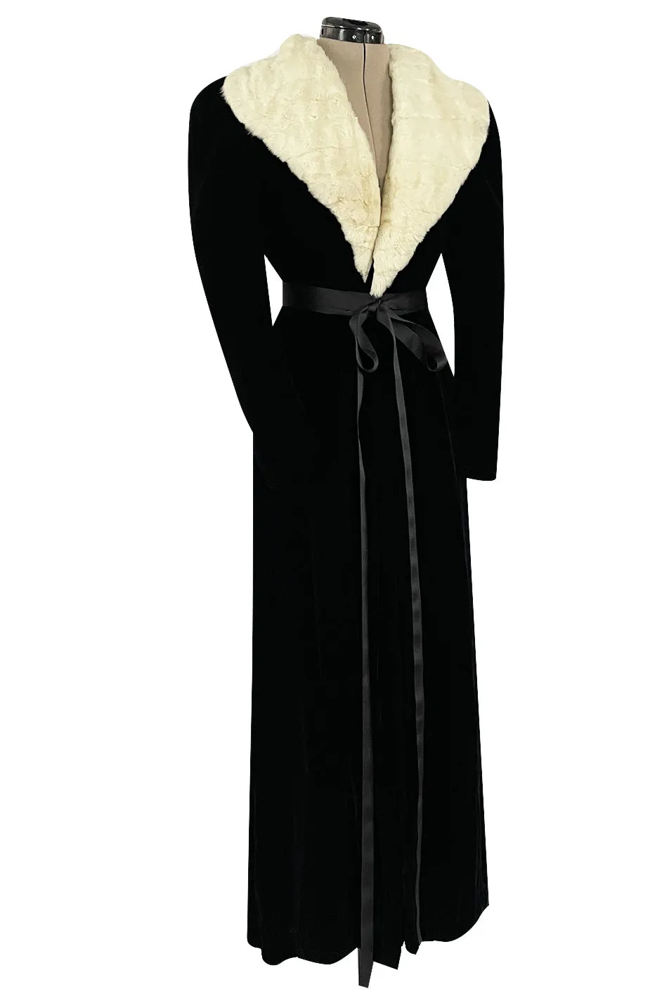 Exceptional 1920s I Magnin Inky Black Velvet Coat w Extravagant White Ermine Collar