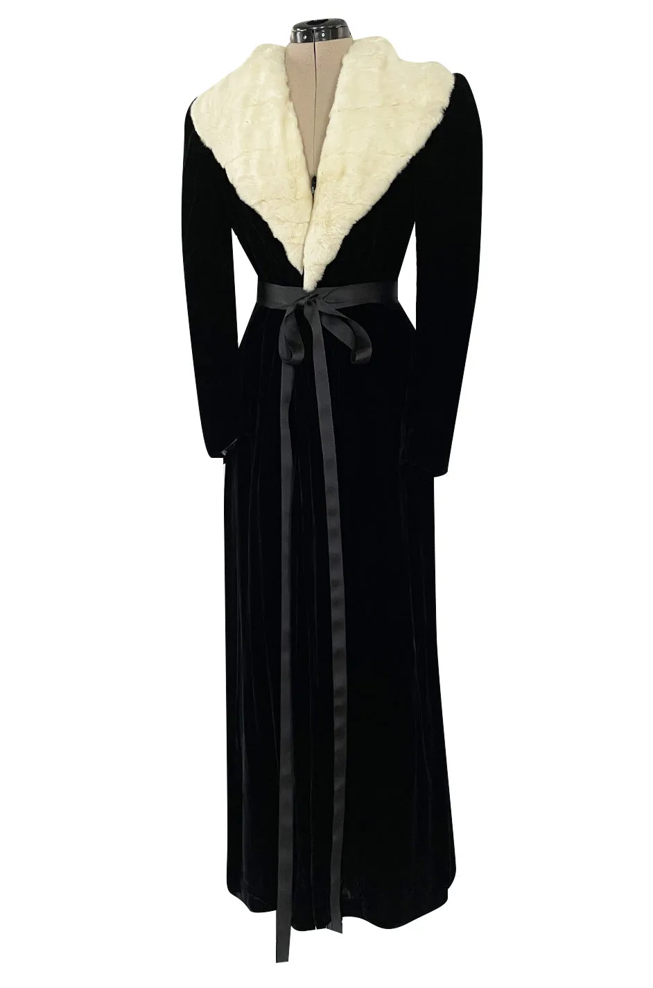 Exceptional 1920s I Magnin Inky Black Velvet Coat w Extravagant White Ermine Collar