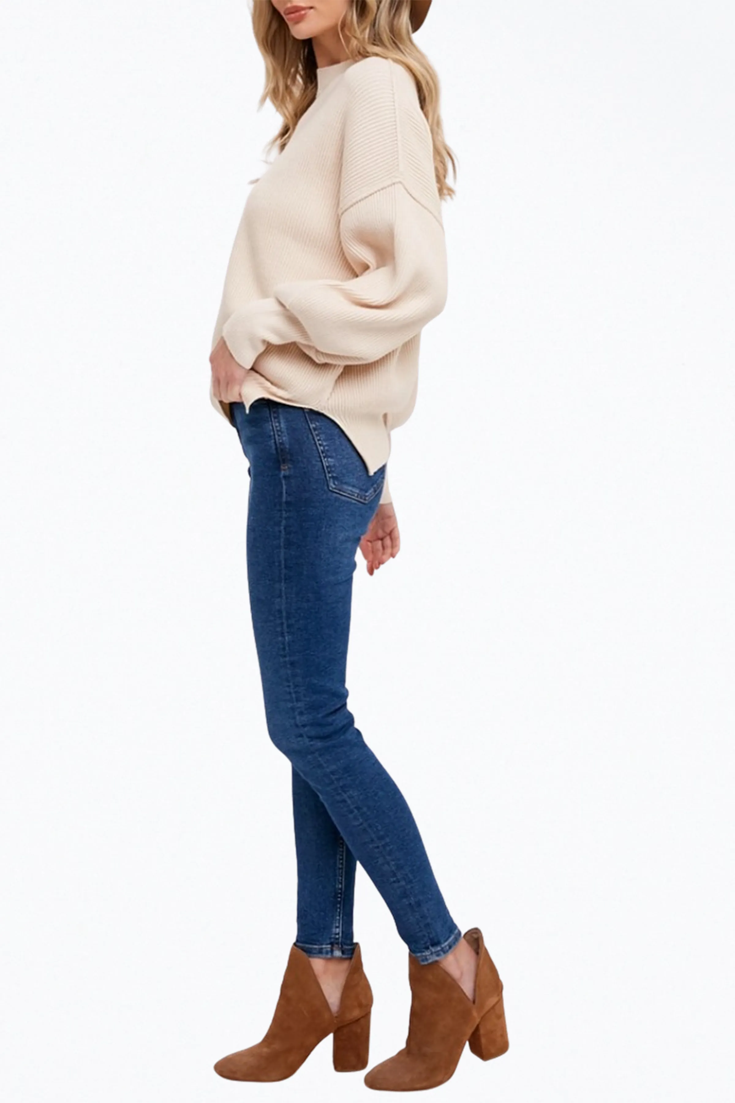 RIBBED CREWNECK SWEATER