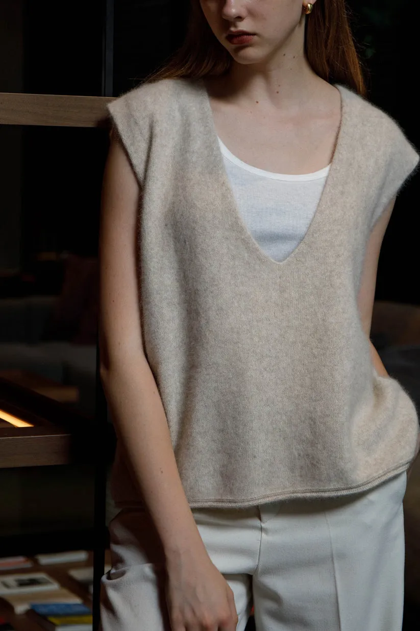 Sweater Vest in Ivory