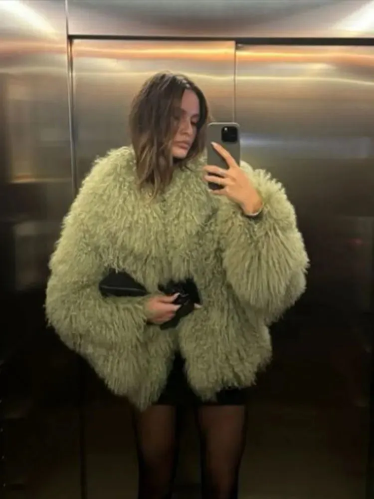 Winter Fashion Solid Fluffy Fur Coat Women High Street Luxury Lapel Collar Faux Fur Jacket Female Casual Overcoats