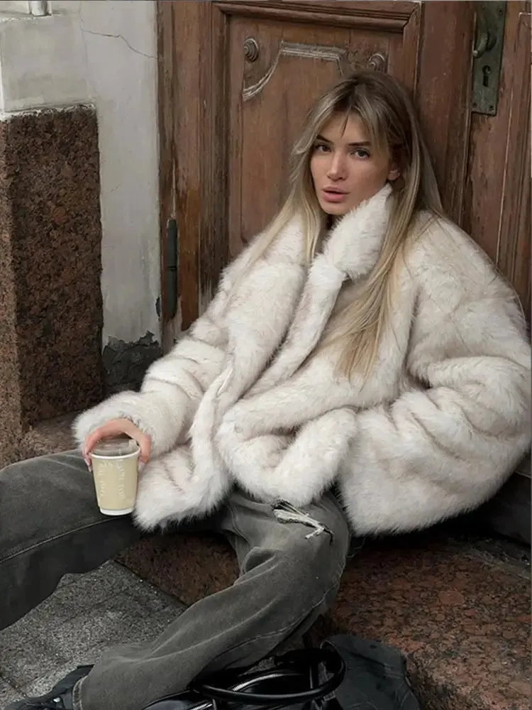 Women Autumn Winter Solid Fluffy Faux Fur Thick Coat Elegant Lapel Long Sleeves Short Overcoats 2024 New Warm Street Outerwear